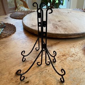 Set of two plates stands